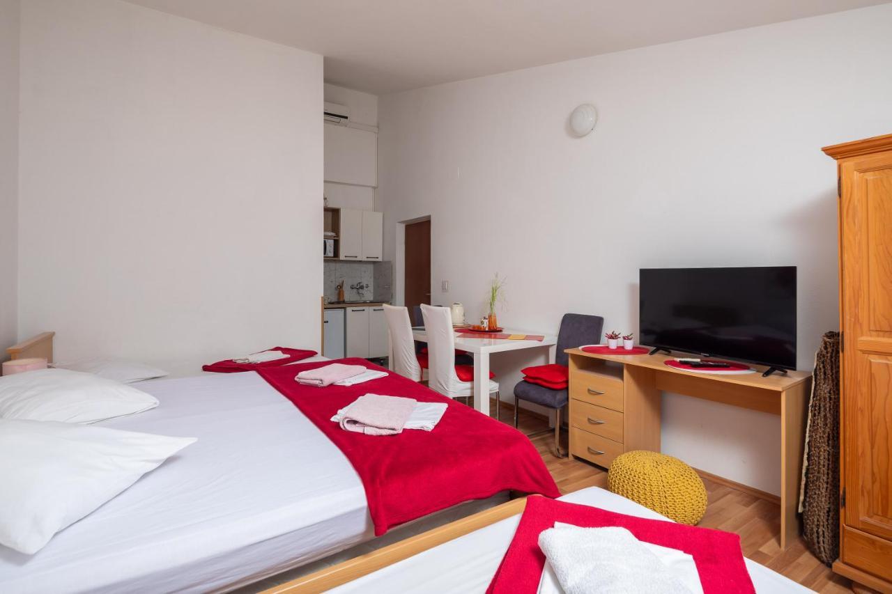 Beach Apartments Borovina Stanici Esterno foto
