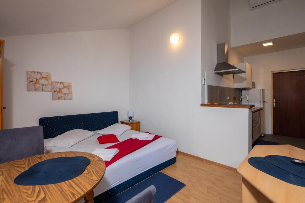Beach Apartments Borovina Stanici Esterno foto